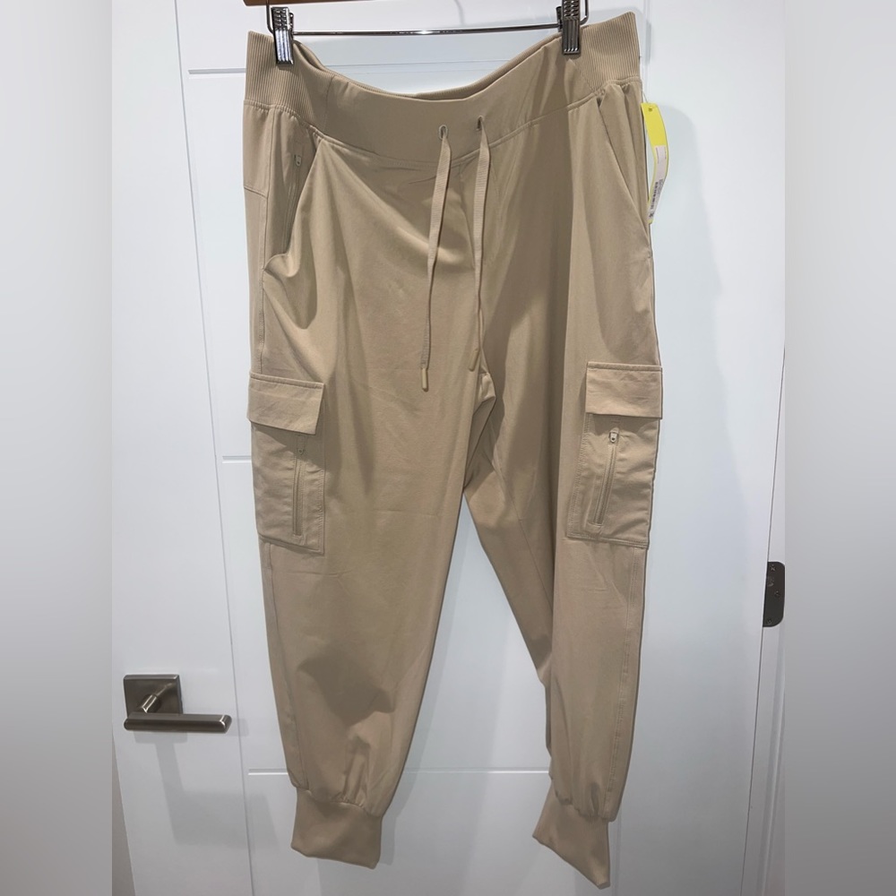 target all in motion woven joggers pants beige size large short